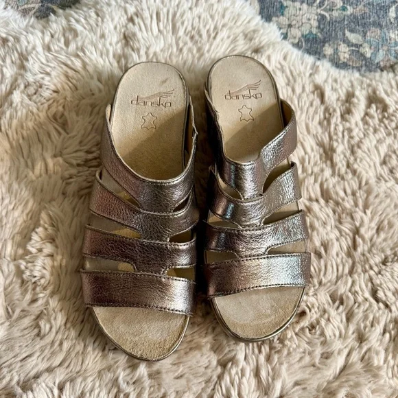 Dansko Lyndi Slide Sandal Womens EU 39 Platino Metallic Leather Wedge Platform - Picture 9 of 16